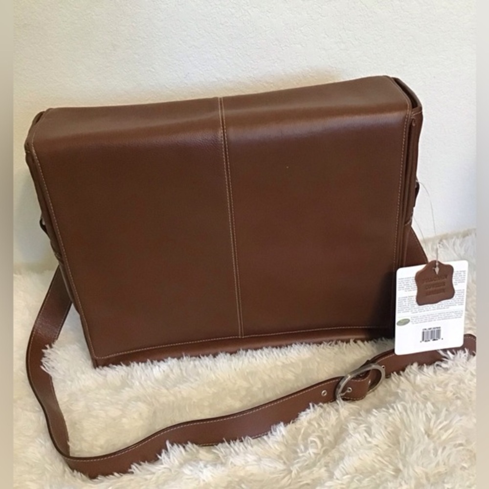 Leather Crossbody bag w/interior organizer pocket, and built-in laptop section.